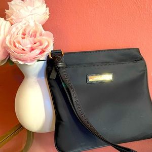 CALVIN🍌 Flat Crossbody